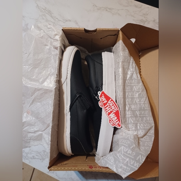 New Women's van's size 8.5 - Picture 1 of 5